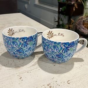 Set of 2 Pre-Owned Lily Pulitzer Mugs- Blue Floral Hidden Lion Mug